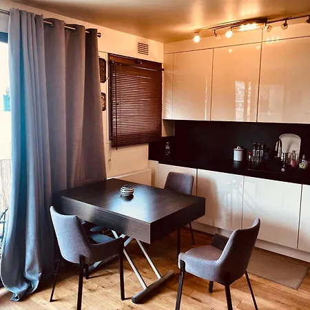 Jolie 2 Pieces Avec Balcon 15 Eme Parijs