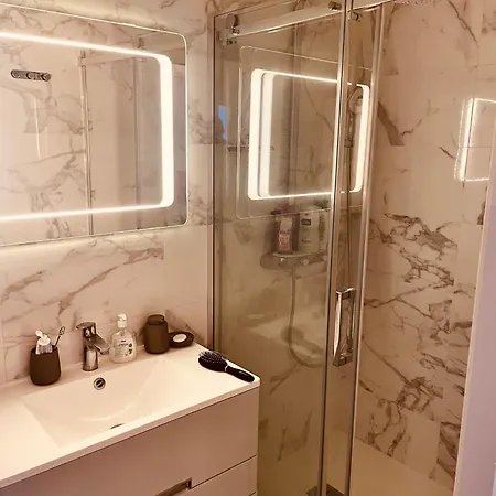 Jolie 2 Pieces Avec Balcon 15 Eme * Parijs