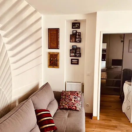 Apartment Jolie 2 Pieces Avec Balcon 15 Eme Paris